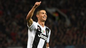 Lương của Ronaldo tính ra tiền Việt hơn 16 tỷ đồng mỗi ngày